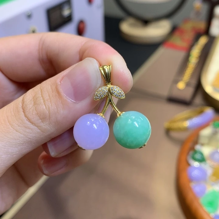 翡翠18K金镶嵌颈饰翡翠