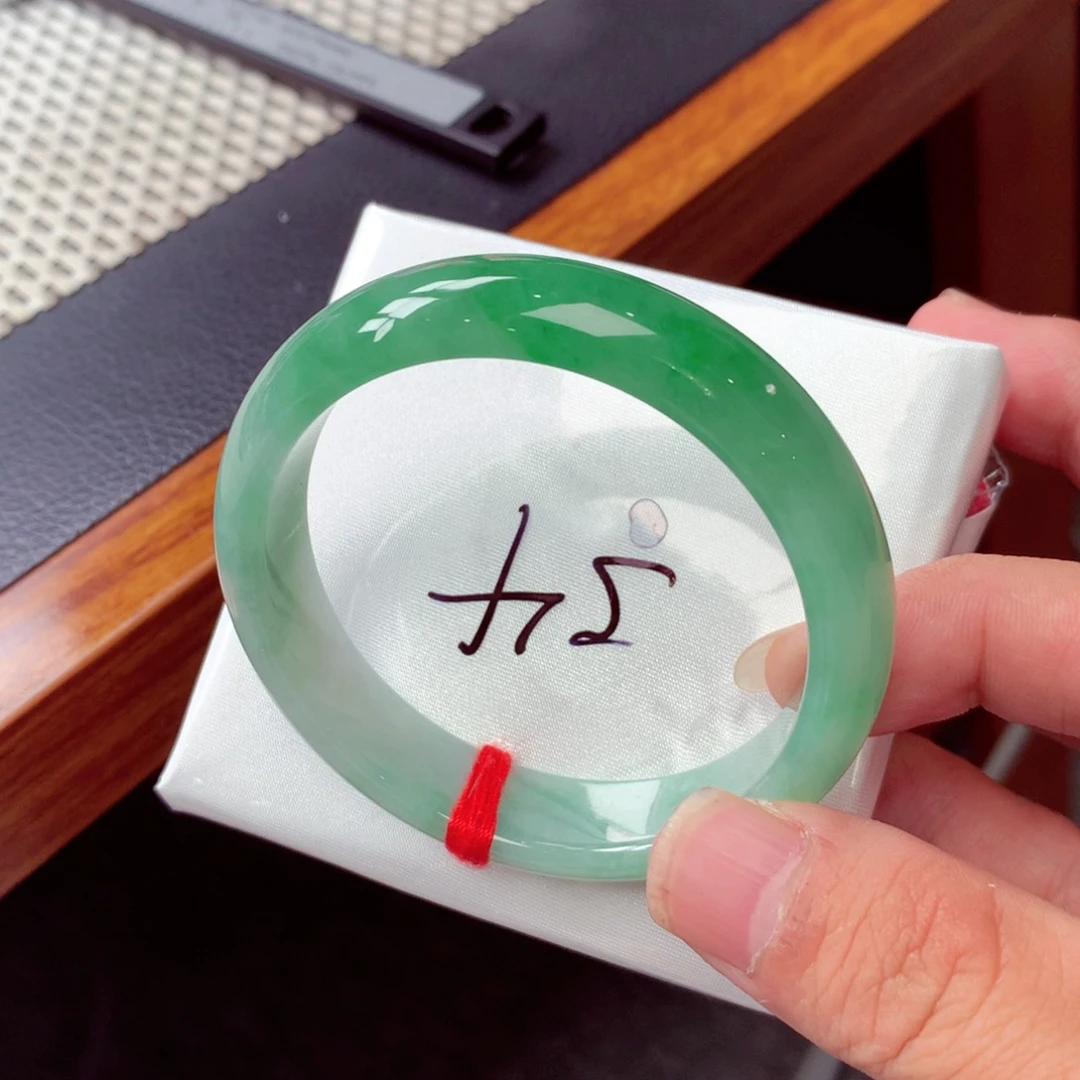 翡翠手镯未镶嵌缅甸