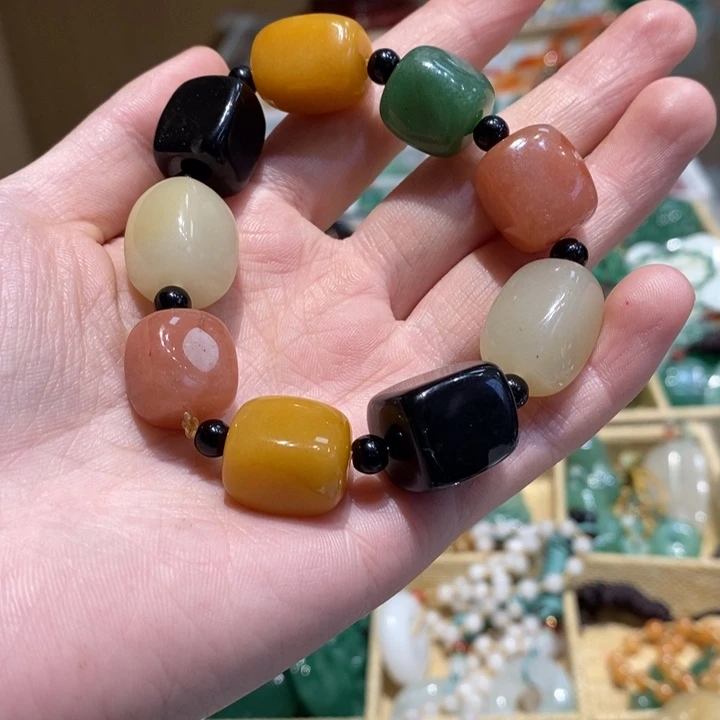 石英质玉未镶嵌颈饰