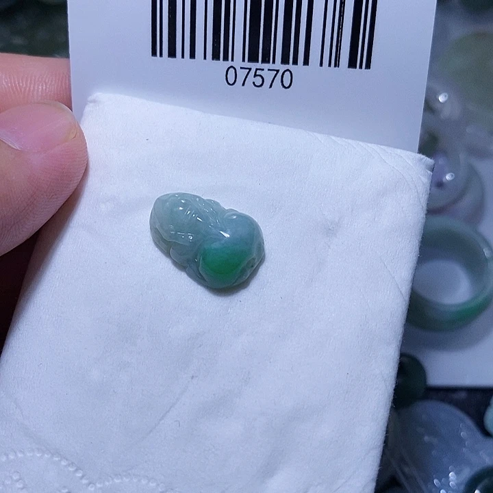 翡翠未镶嵌颈饰天光墟翡翠市场现金代购