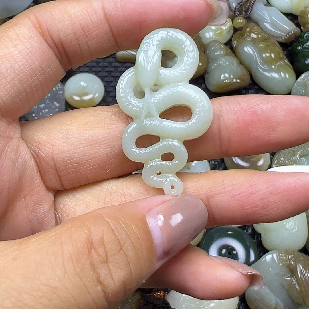 和田玉未镶嵌颈饰卡40