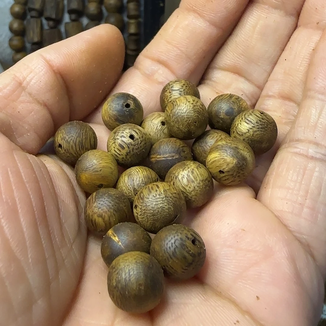 沉香碎屑沉香瑕疵珠1.0