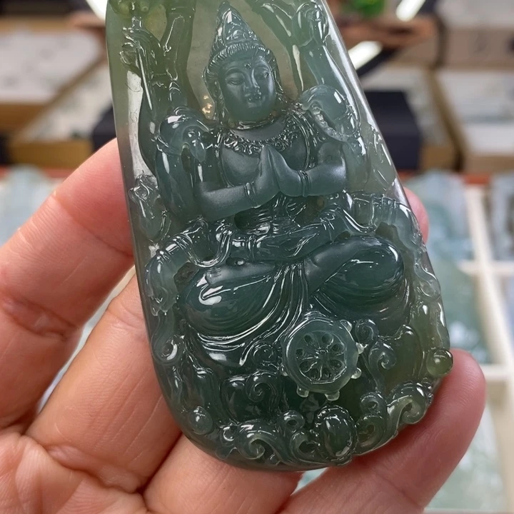 翡翠颈饰未镶嵌吴**?翡翠
