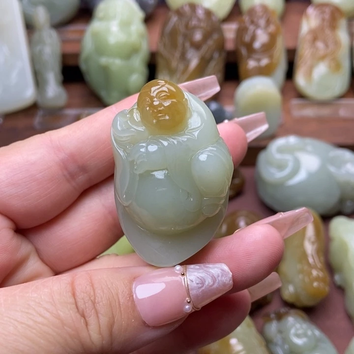 和田玉未镶嵌把件