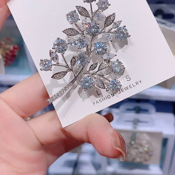 锆石铜合金树叶胸针