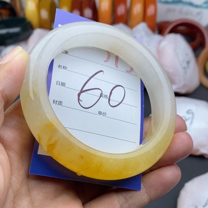 未镶嵌手镯石英质玉