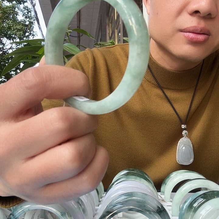 翡翠未镶嵌手镯翡翠