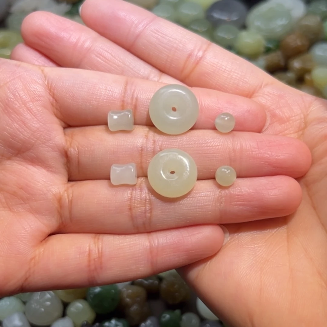 零***昏和田玉未镶嵌颈饰