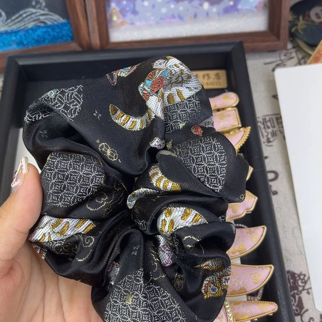 皮质铁合金织锦缎大肠发圈