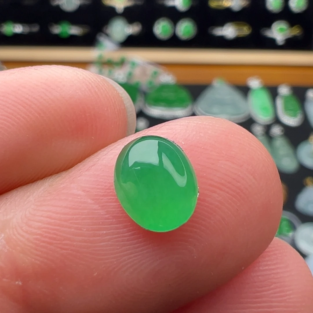 翡翠未镶嵌颈饰蛋面7.9