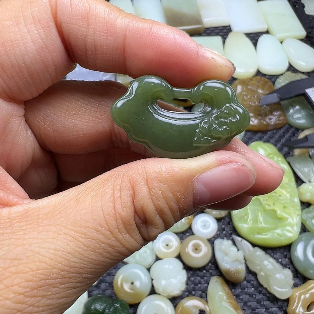 和田玉未镶嵌吊坠(不含链)