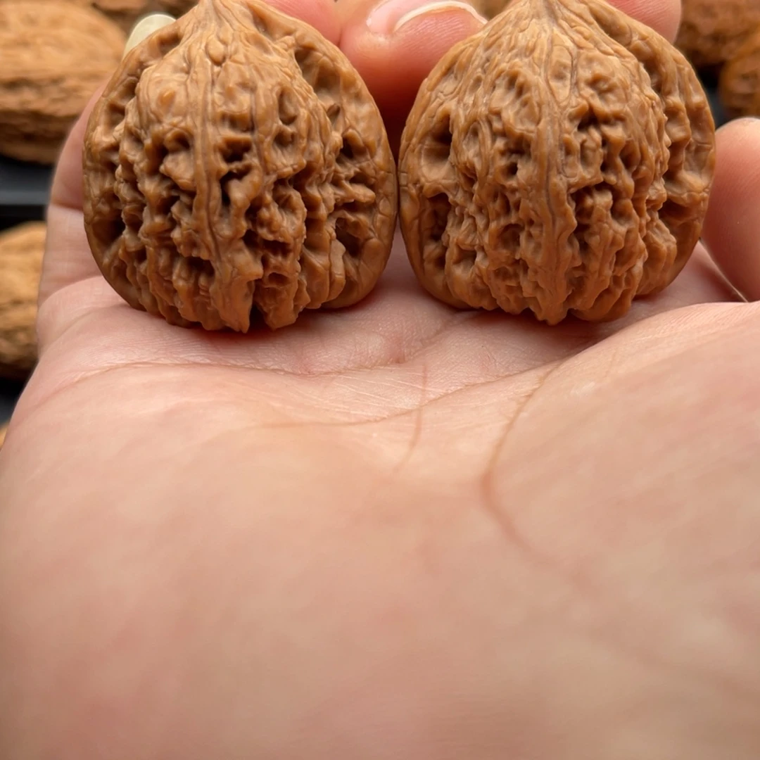 文玩核桃吊坠老树南疆石36.8，150