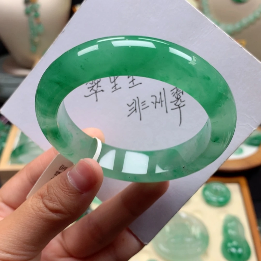 【闪购商品】未镶嵌手镯石英质玉