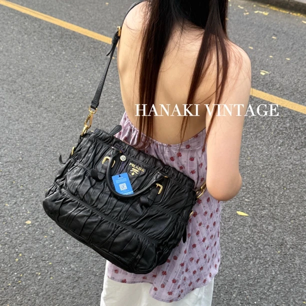95新 Prada/普拉达 花绮中古/Prada褶皱全皮黑色机场斜挎包