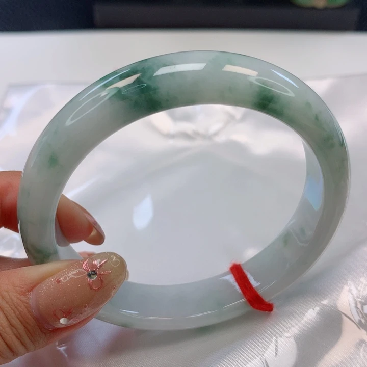 翡翠手镯未镶嵌59圈