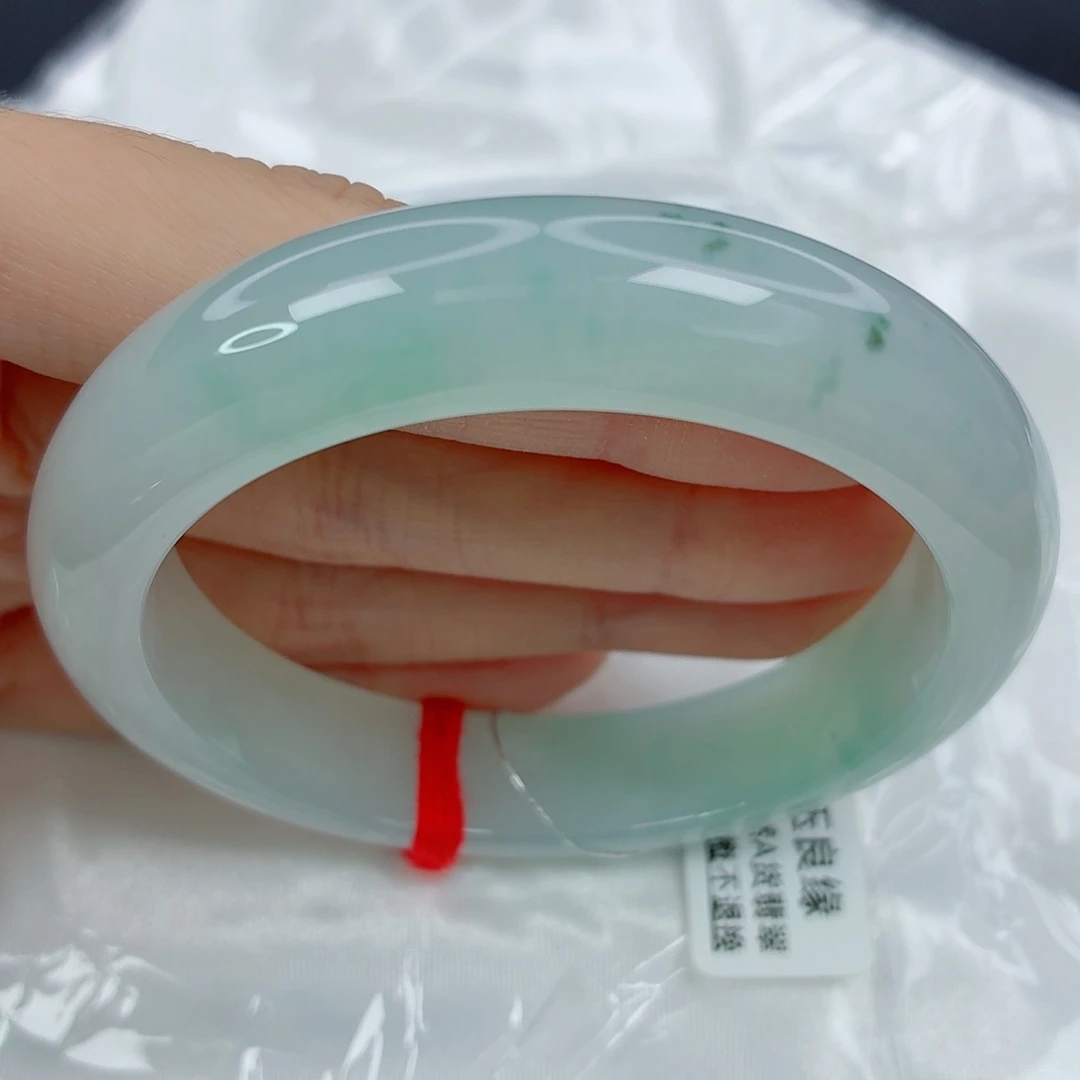 翡翠未镶嵌手镯54.2正圈，冰胶起光，淡绿清秀，小毕业镯，030