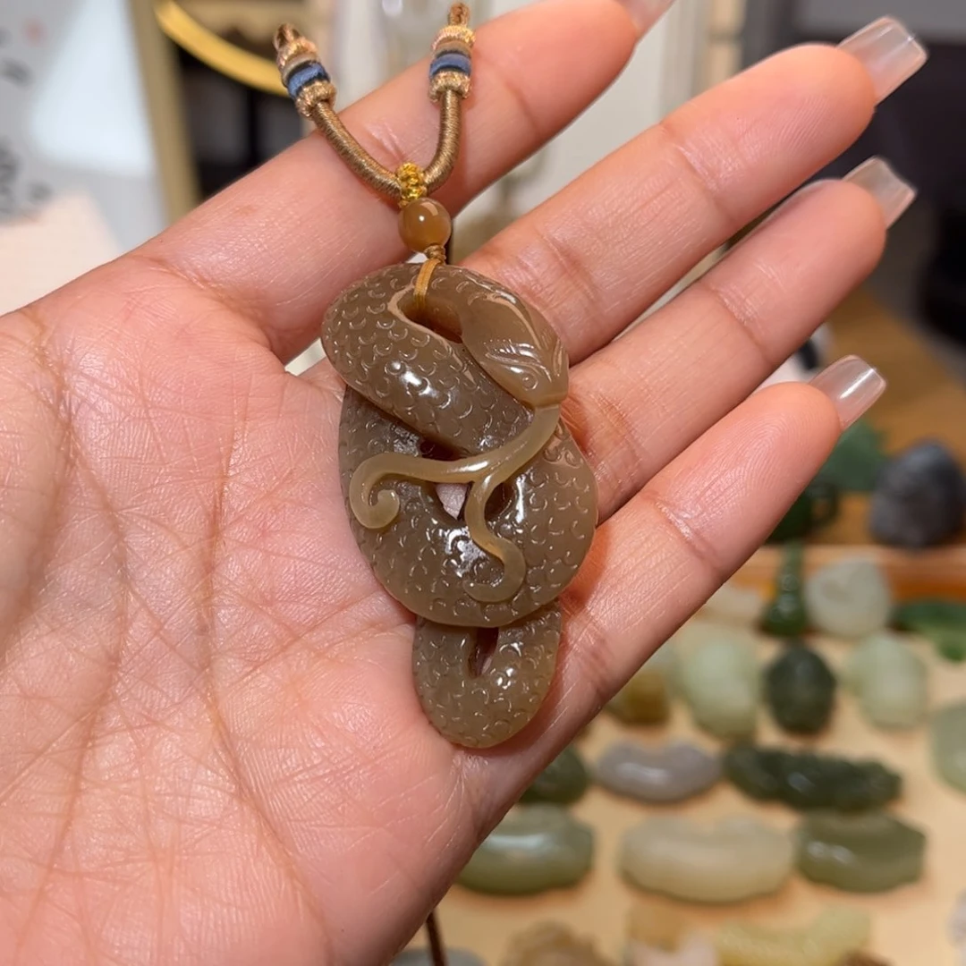 和田玉颈饰未镶嵌部**浮