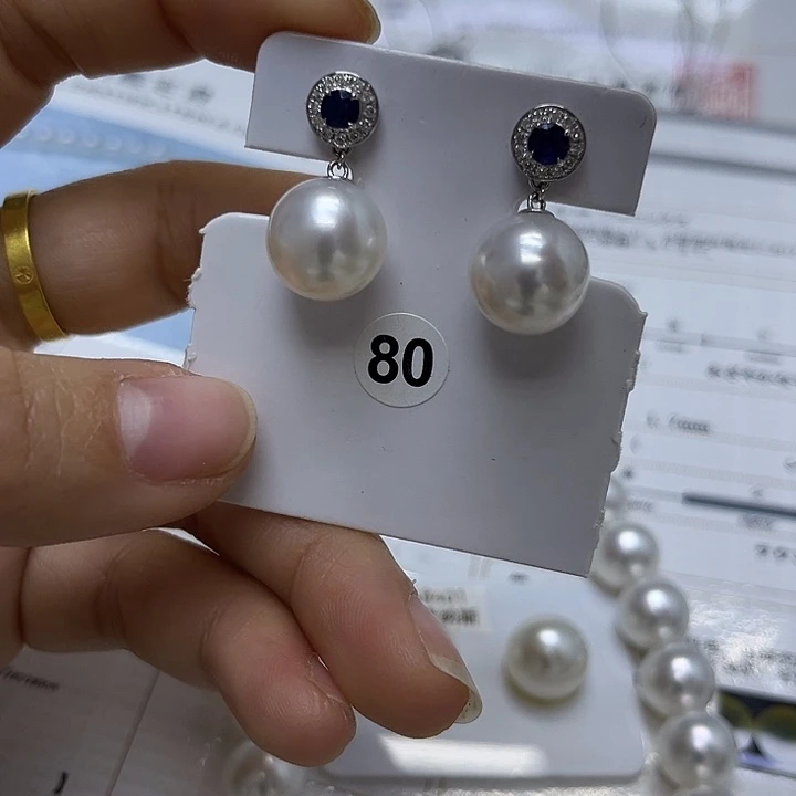 18K金镶嵌海水珍珠耳饰