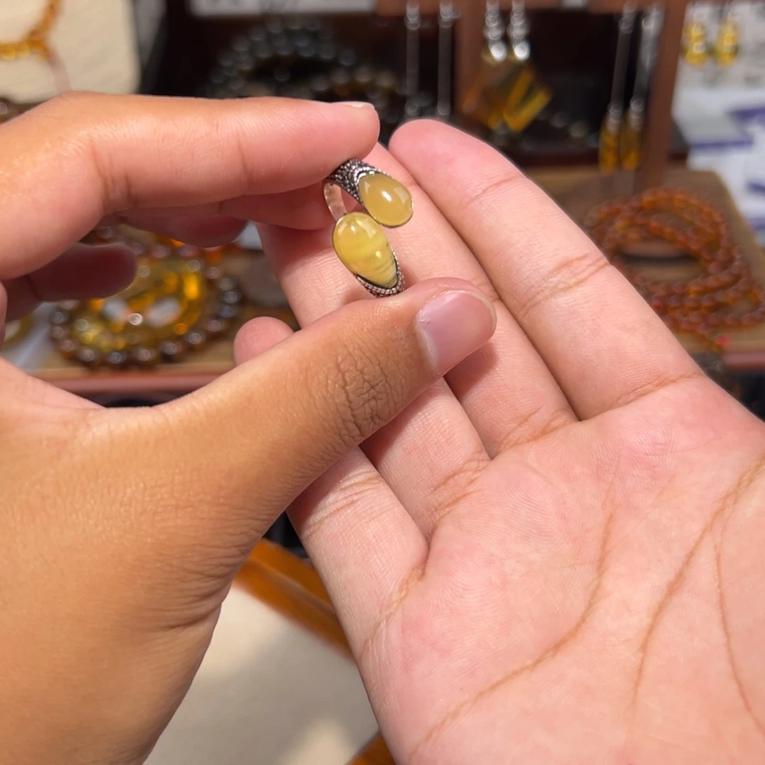 琥珀颈饰银S925镶嵌蜜蜡戒指