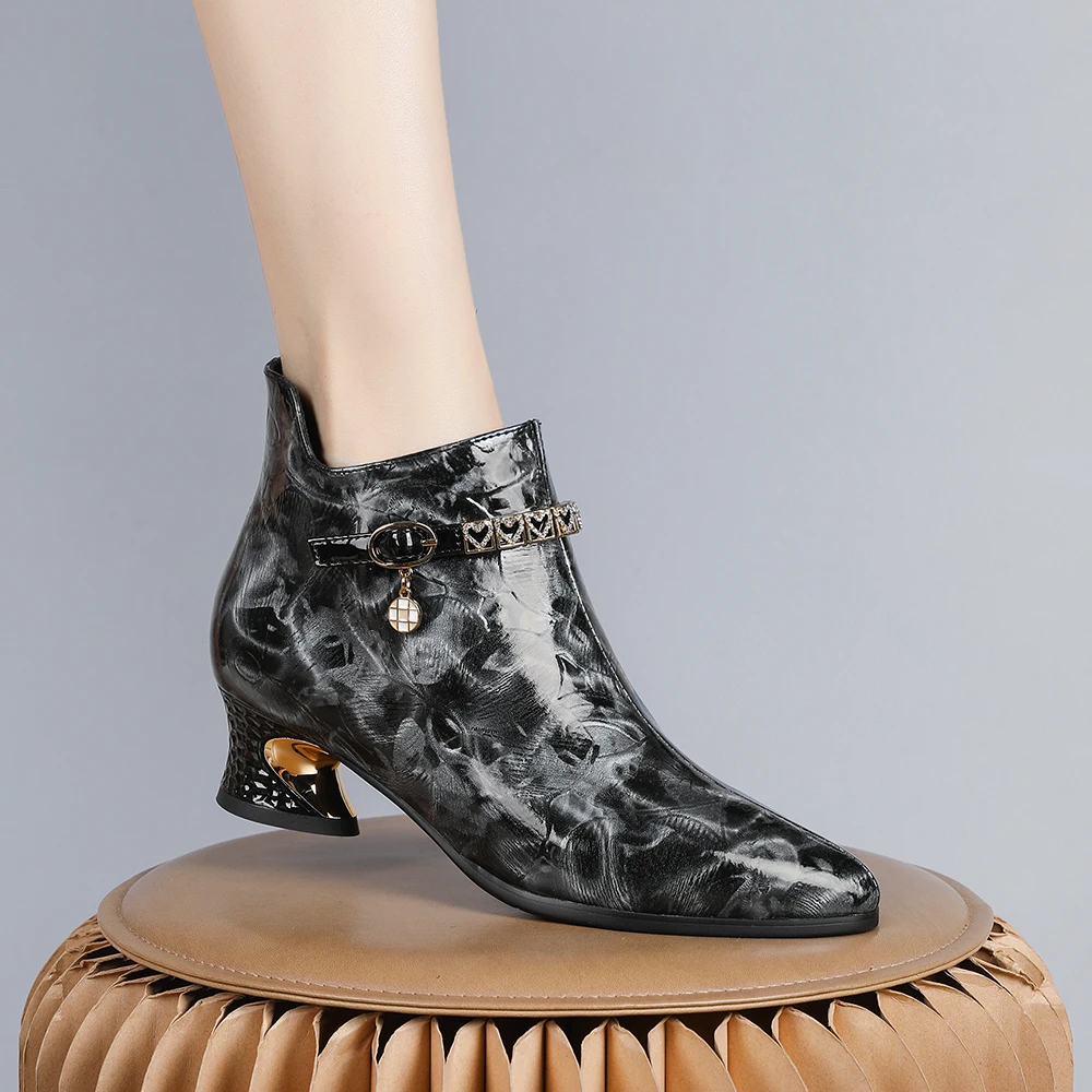 妮彩诗2023年新款设计感通勤侧拉链工作中粗跟短靴子百搭时尚8432