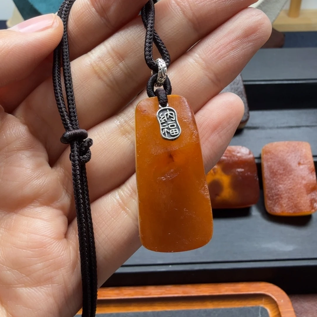 琥珀吊坠(赠链)未镶嵌