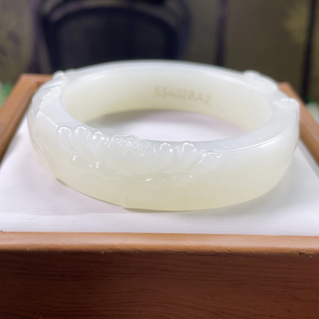 和田玉未镶嵌手镯5556圈