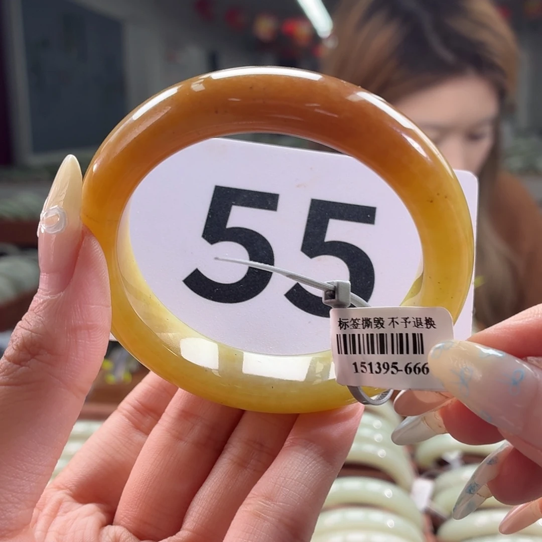 佳***乐和田玉未镶嵌手镯