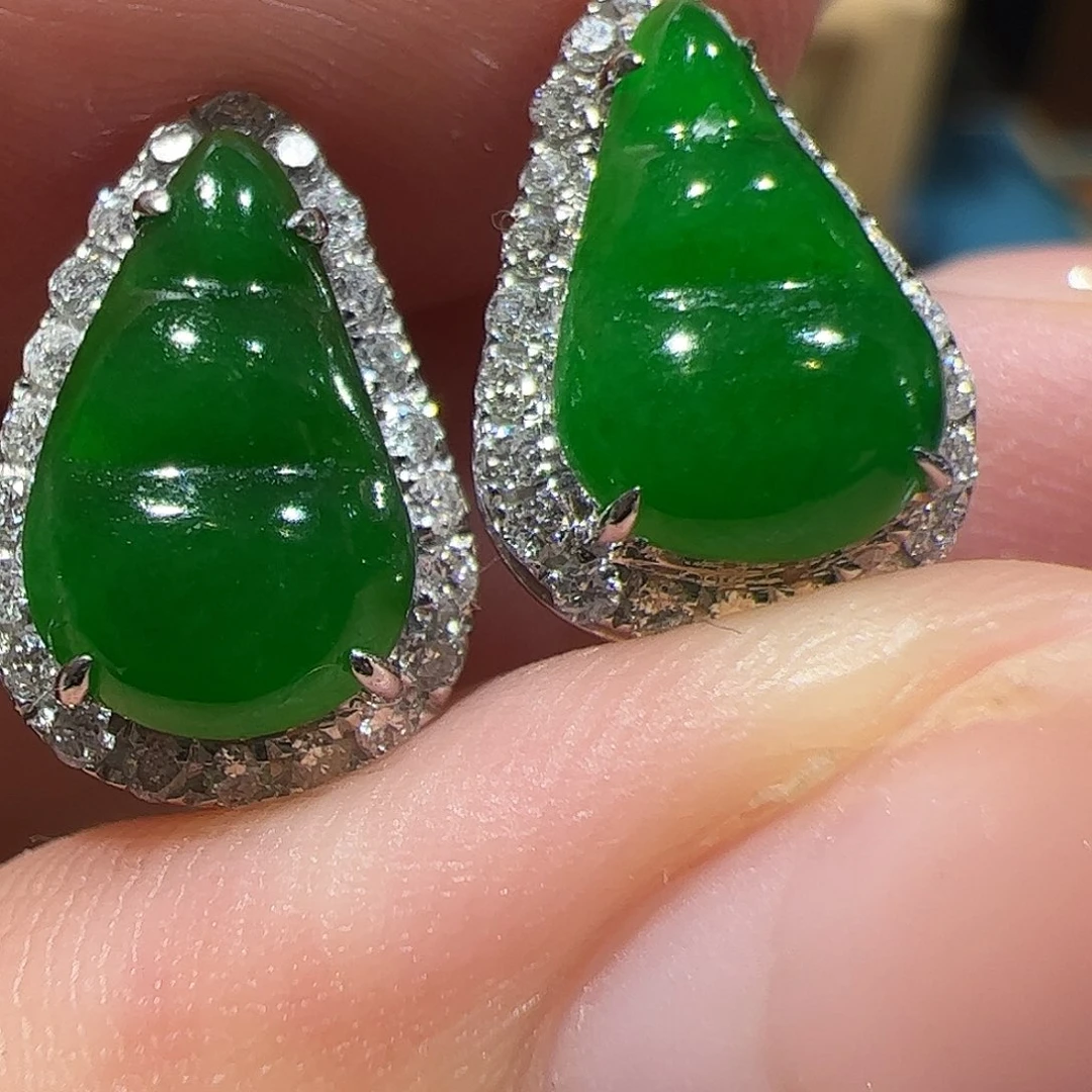 18K金镶嵌翡翠耳饰