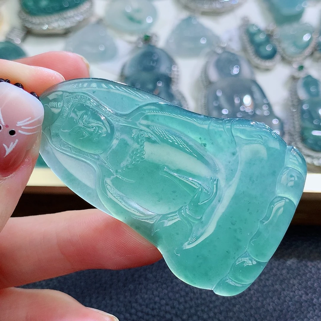 翡翠挂件未镶嵌翡翠