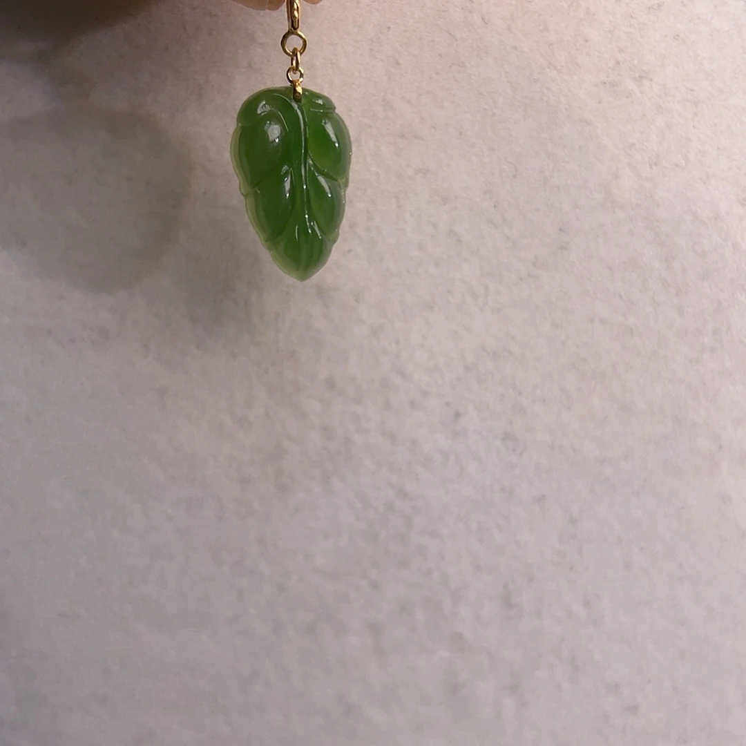 和田玉（碧玉）18K金镶嵌颈饰叶子