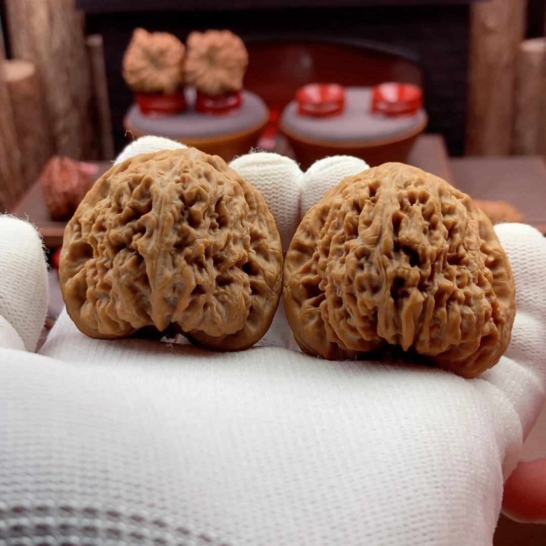 文玩核桃把件正拉丝三角深凹42.46克