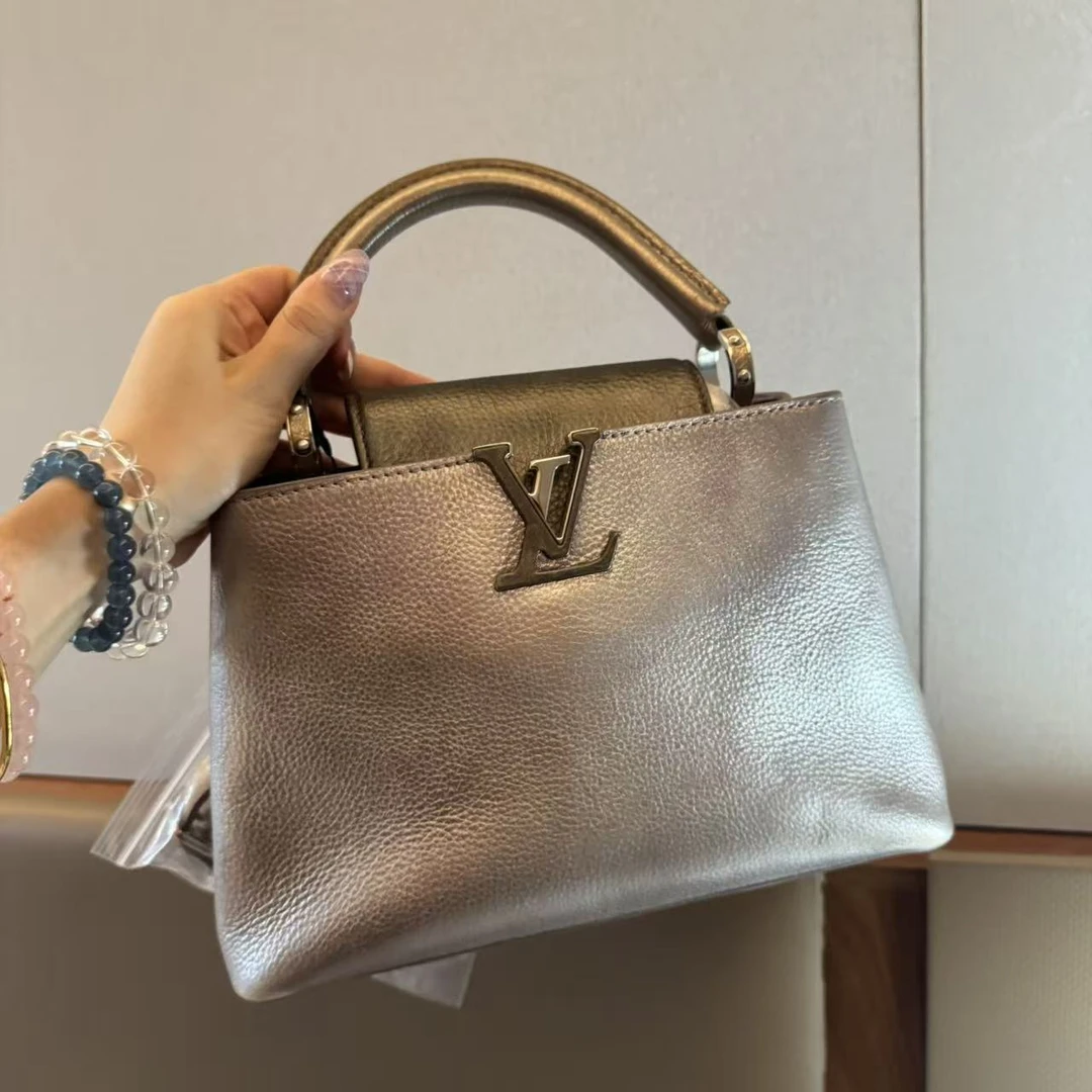 95新 LouisVuitton/路易威登 银色cap/二奢包包