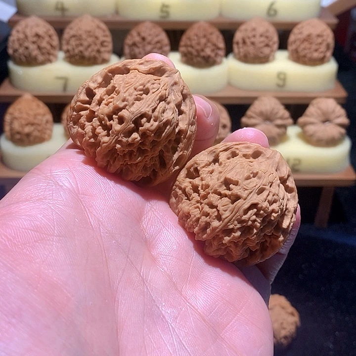 文玩核桃手把件南疆石