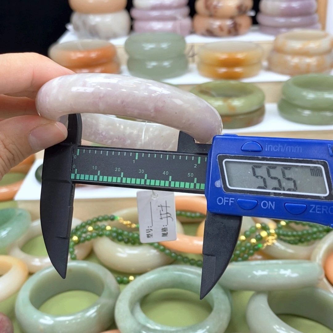 石英质玉未镶嵌手镯