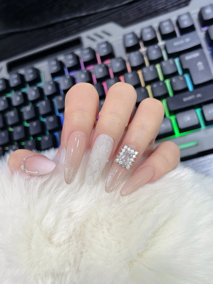 【欧阳-娜娜同款】雪花方糖锆石冰透气质穿戴式甲片中长款爆闪