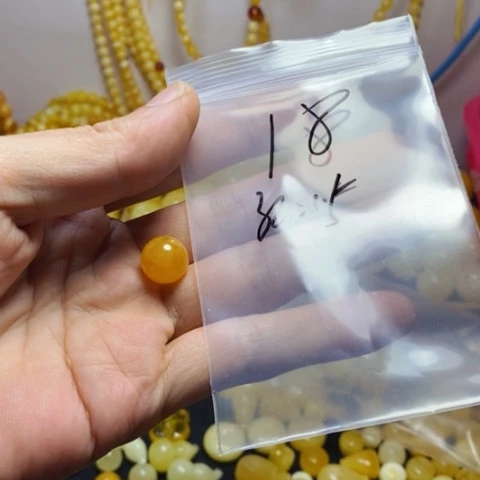 蜜蜡裸石未镶嵌天然蜜蜡鸡油黄12.3 圆珠