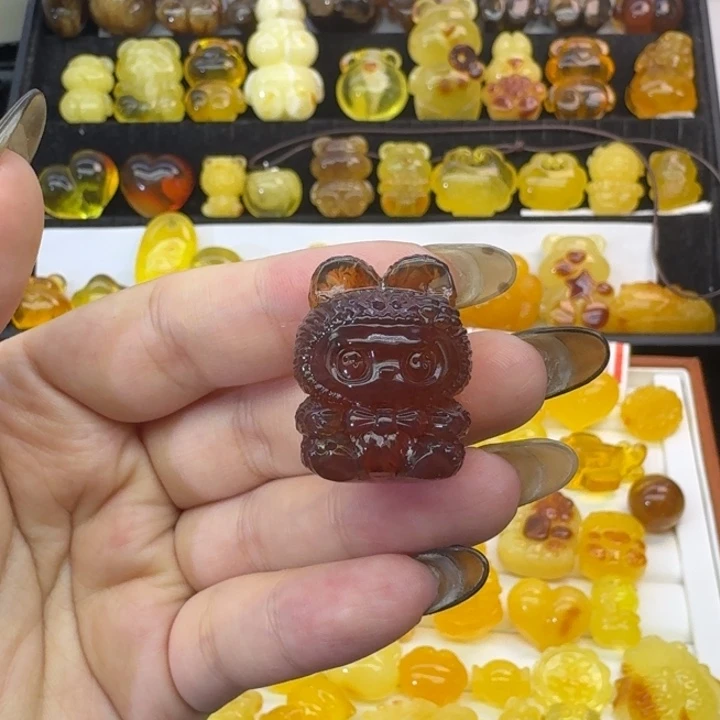 琥珀未镶嵌颈饰缅珀拉布布 8g