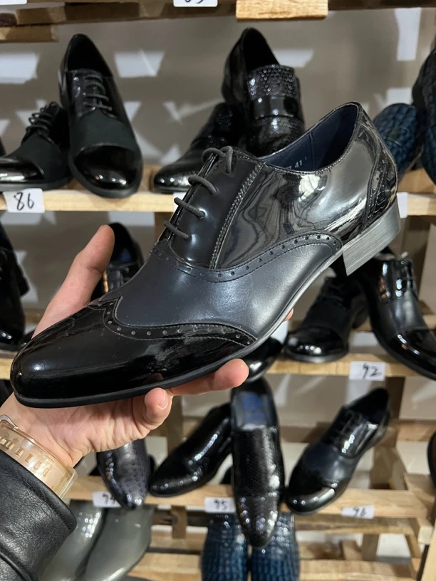 96号漆皮商务英伦风手工系带雕花休闲皮鞋纯手工单鞋正装黑色时尚