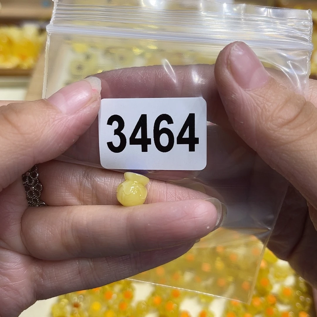 琥珀未镶嵌颈饰蜜蜡