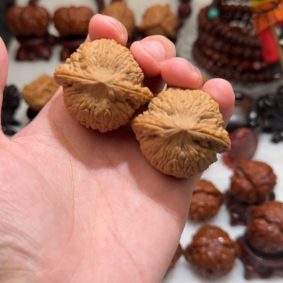 文玩核桃吊坠泥鳅背