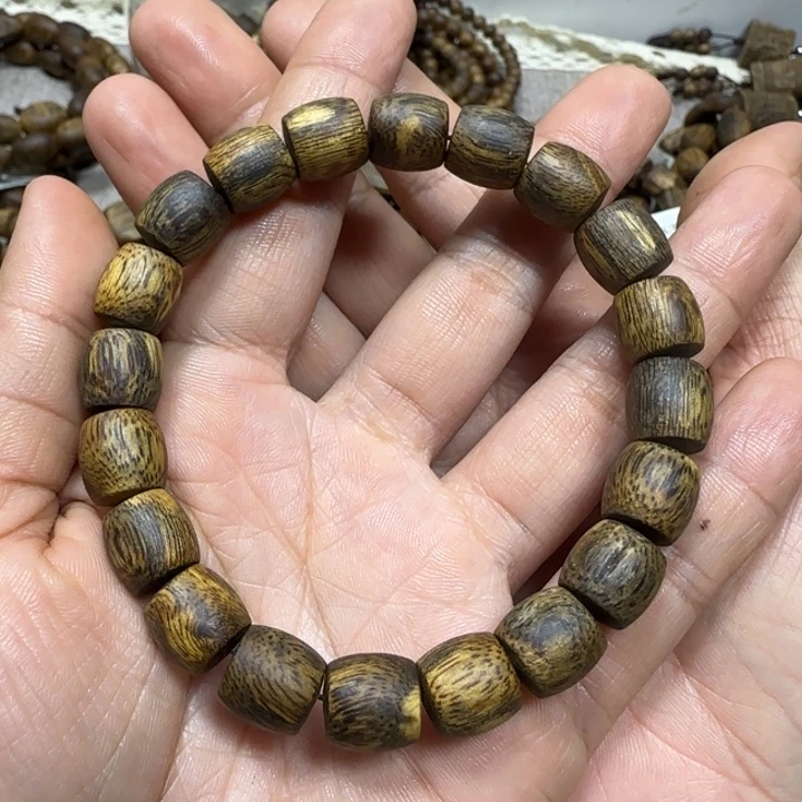 沉香手串乌身多样性发货一条卡10-12克