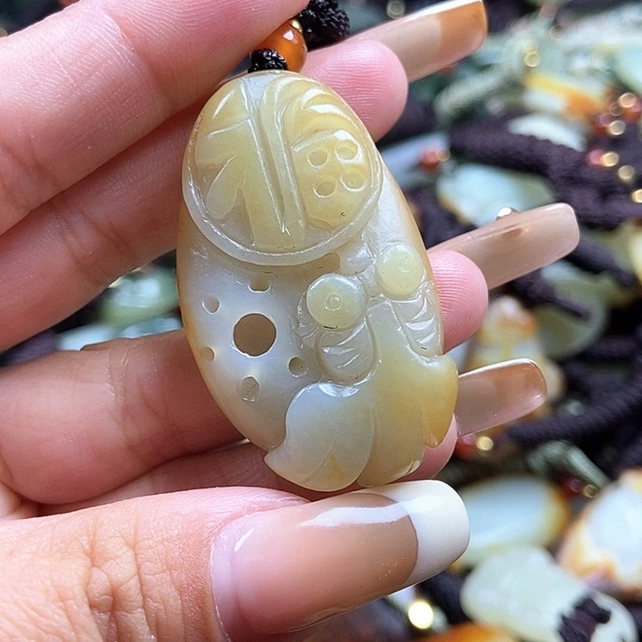 和田玉颈饰未镶嵌