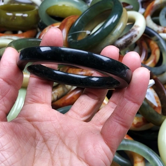 蛇纹石玉手镯未镶嵌清**欢