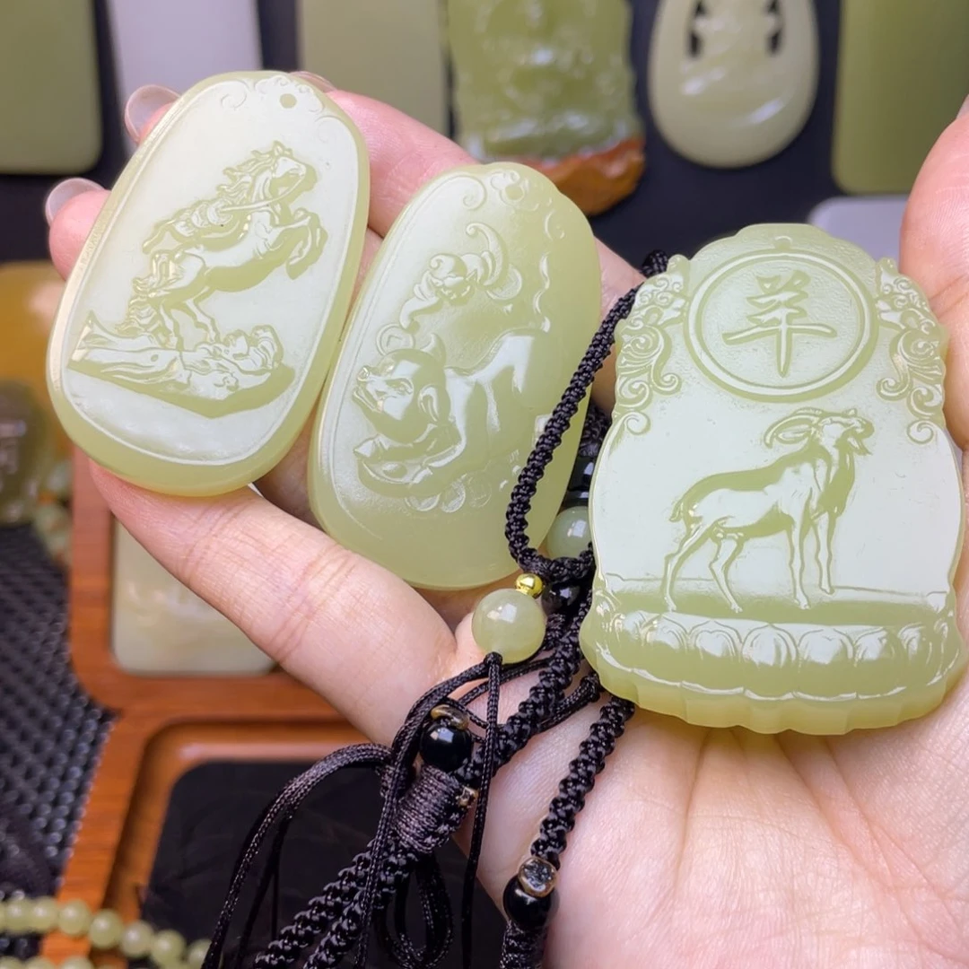 武****司昆仑山料生肖吊坠