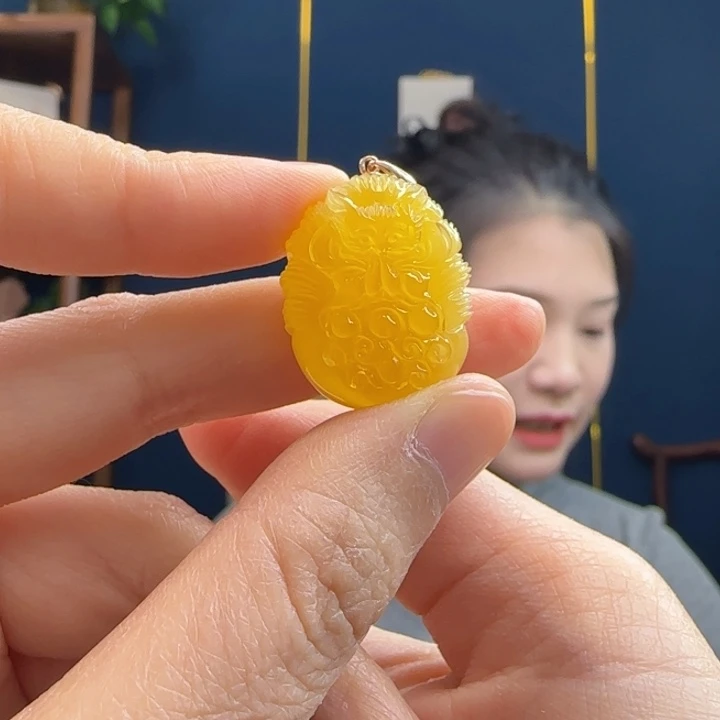 蜜蜡吊坠(赠链)18K金镶嵌