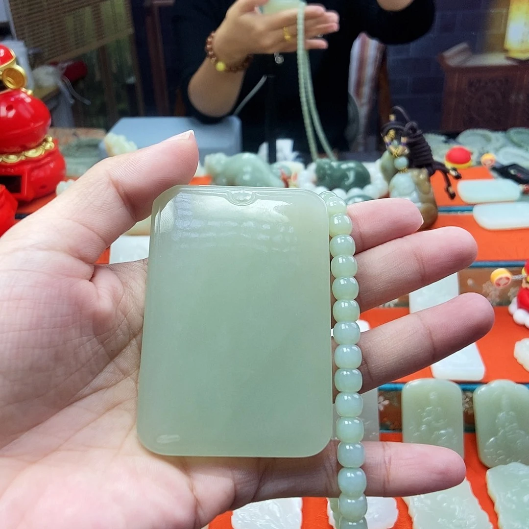 和田玉未镶嵌颈饰木*