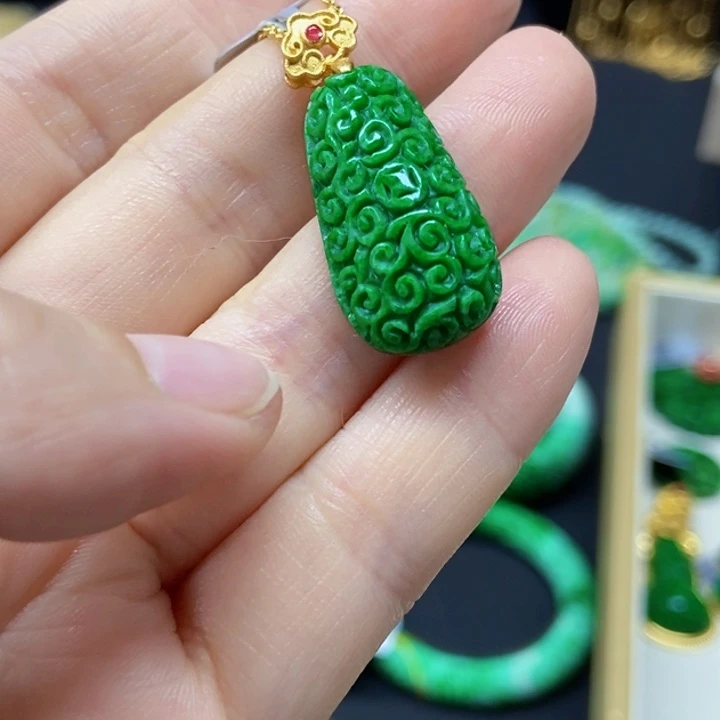 翡翠未镶嵌颈饰吊坠