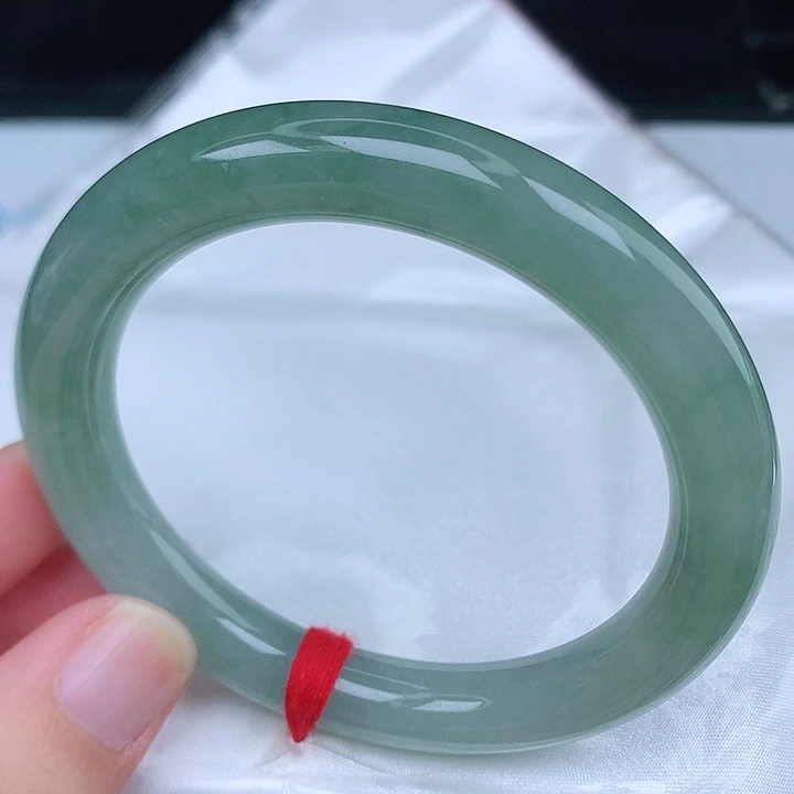 未镶嵌手镯（圆镯）翡翠天然