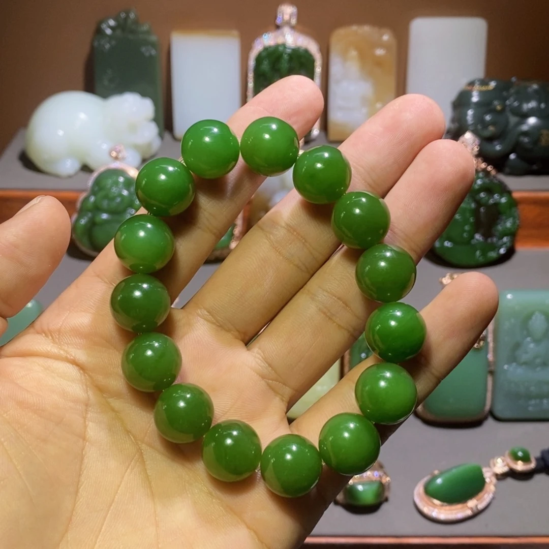 手串未镶嵌和田玉（碧玉）大哥回流款 。价可谈 亏钱出