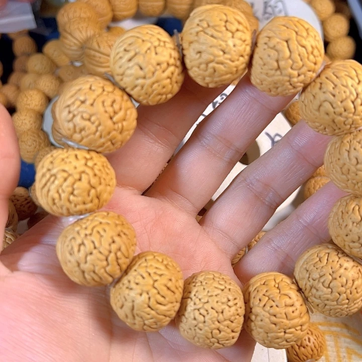 王***莊桃核手串肥齐大肌肉桃核手串